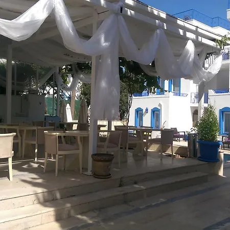 Zuzu's Kitchen & מלון דירות גומבט
